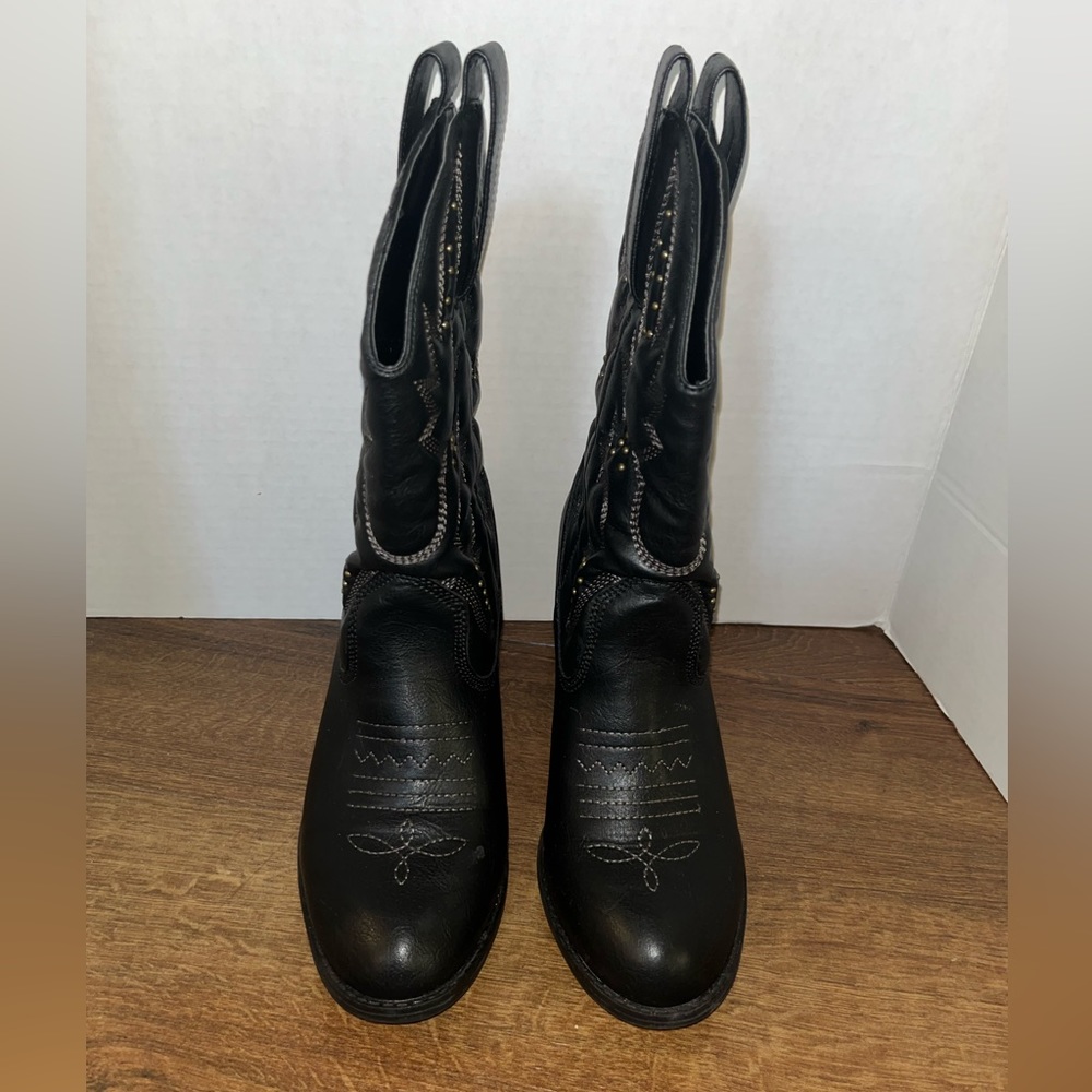 Black western cowboy boots